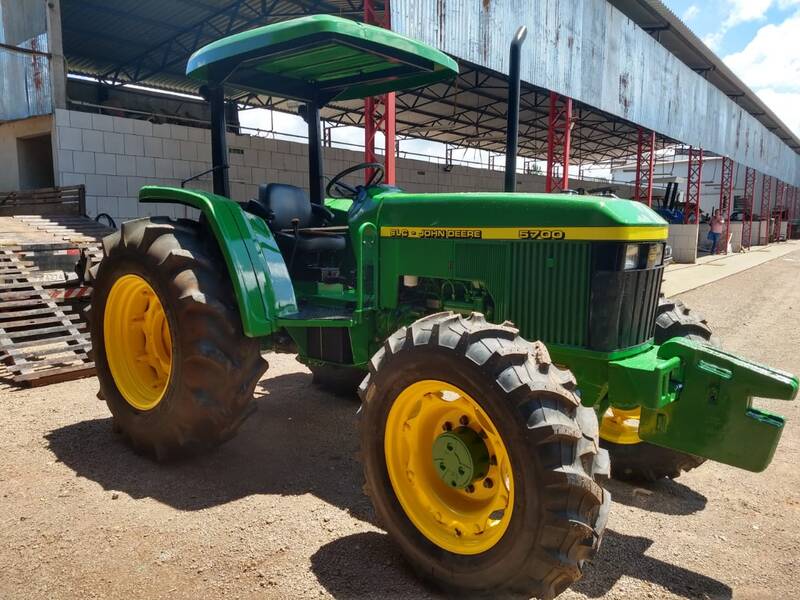 TRATOR JOHN DEERE 5700 - 4X4 - ANO 1998 - VENDIDO